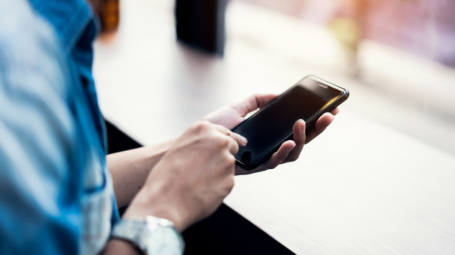 разбитый телефон. смартфоны имел другой. смартфоны имел другой. смартфоны имел другой. Vivo смартфон описание внешности.